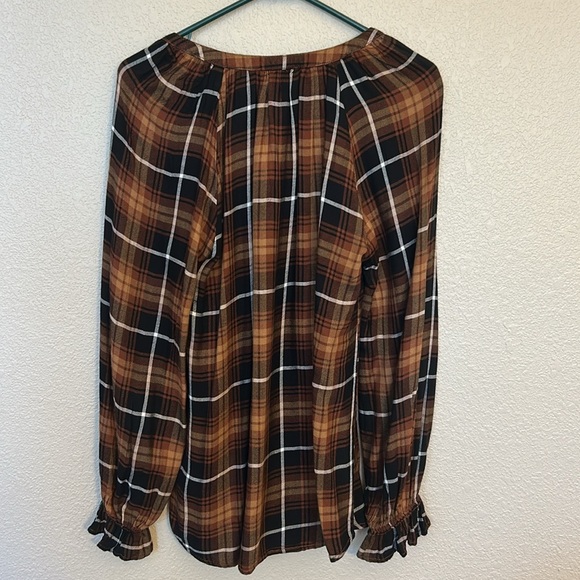 Women’s long sleeve flannel top size medium. - Picture 3 of 7
